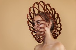 Expositie hoeden van jong talent Tess Schevers bij St. Barbara